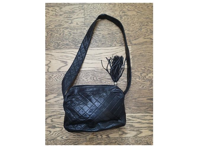Bolso bandolera Chanel vintage negro - vista 2