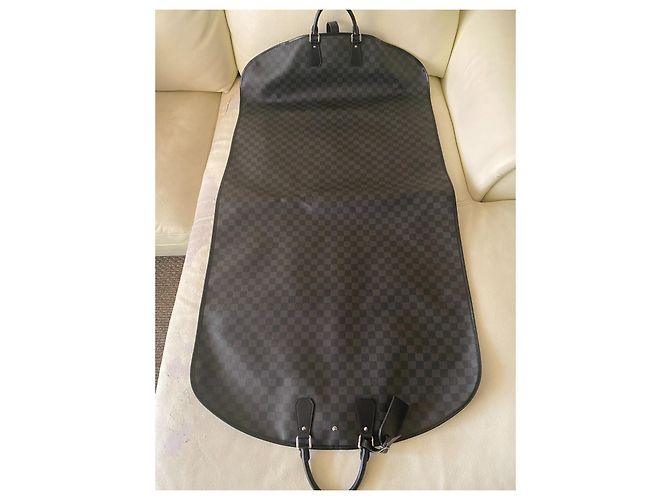 Louis Vuitton Damier Graphite Copriabito N48230 Grigio - vista 4