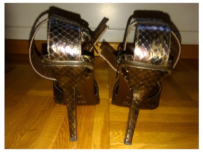 GUCCI DECOLLETE IN SERPENTE CON TACCO A STILETTO Marrone - vista 4