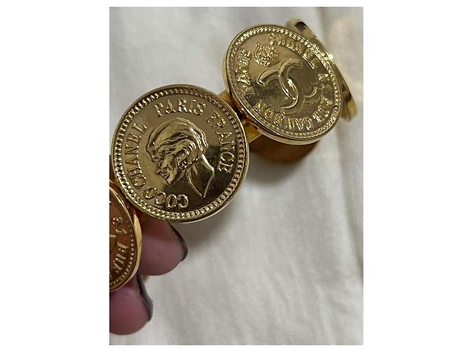 BRACCIALE COIN CUFF CON LOGO CHANEL E MADEMOISELLE Gold hardware - vista 2