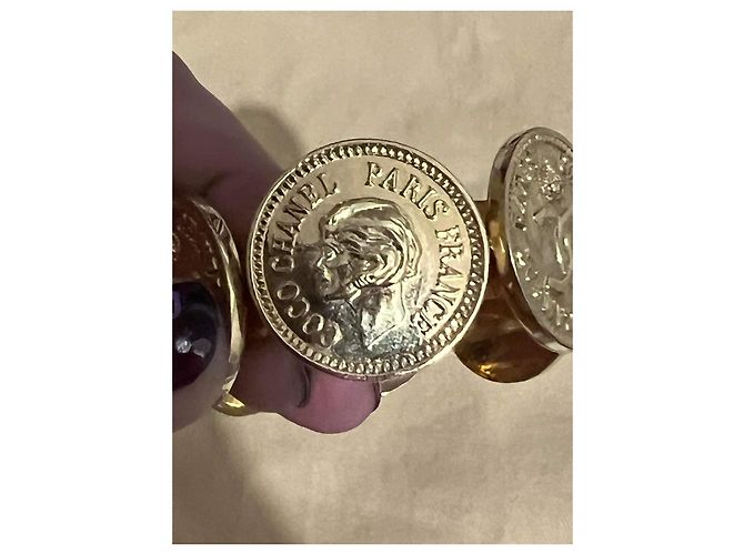 BRACCIALE COIN CUFF CON LOGO CHANEL E MADEMOISELLE Gold hardware - vista 4