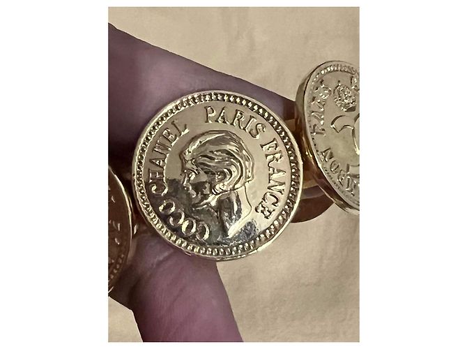 BRACCIALE COIN CUFF CON LOGO CHANEL E MADEMOISELLE Gold hardware - vista 6