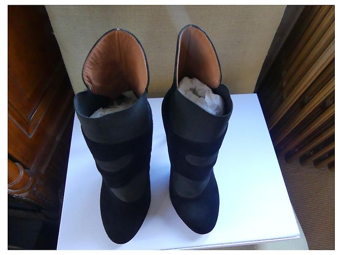 Stivaletti Alaïa in camoscio nero - vista 3