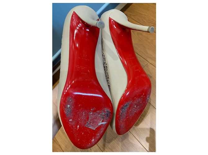 Pompe di Christian Louboutin Beige - vista 5