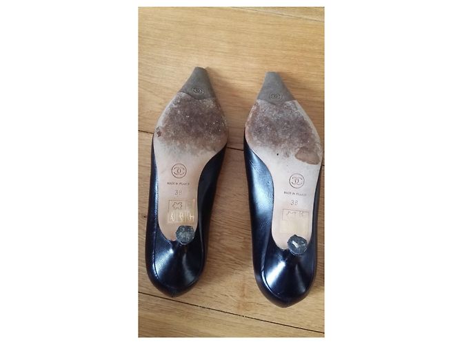 Chanel Pumps Schwarz und Eierschale Leder Gr 38 Aus weiß - Ansicht 5