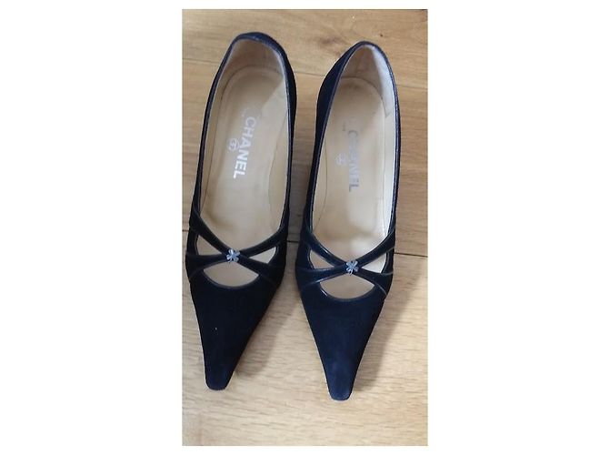 Escarpins Chanel en velours noir taille 38 - vue 2