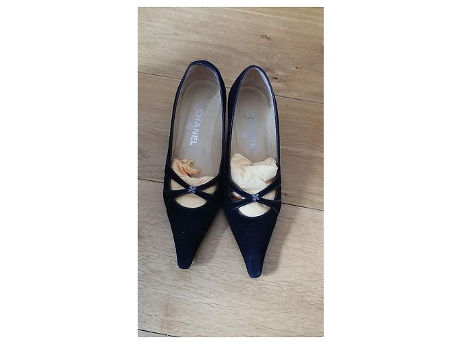Escarpins Chanel en velours noir taille 38 - vue 6