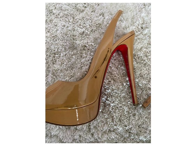 Sandali Christian Louboutin Toe Platform Beige Vernice - vista 3