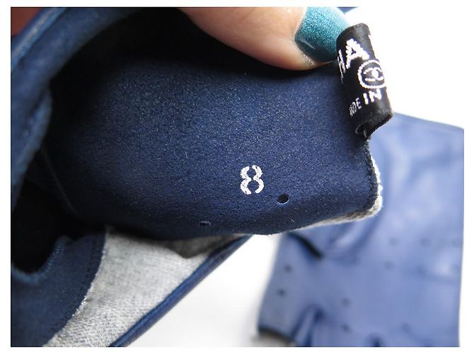 NUOVI GUANTI CHANEL T GLOVES8 IN PELLE BLU E CASHMERE GRIGIO + PORTAGUANTI - vista 3