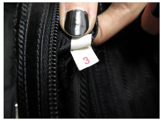 PRADA BORSA A SPALLA IN TELA DI NYLON NERA BORSA A MANO NERA - vista 18