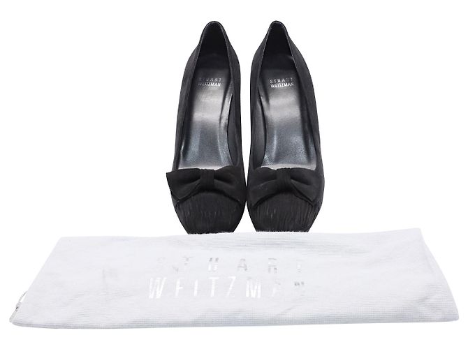 Stuart Weitzman Heels mit Schleifendetail aus schwarzem Wildleder - Ansicht 8