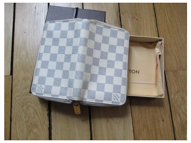 Louis Vuitton Zippy, checkered azure. Beige - view 3