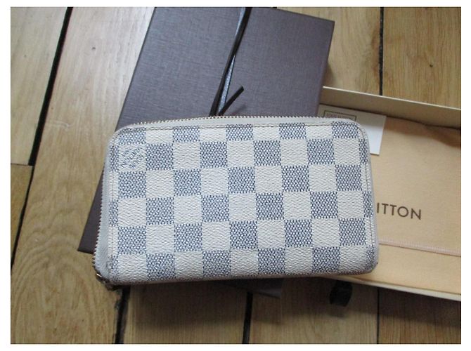 Louis Vuitton Zippy, checkered azure. Beige - view 5
