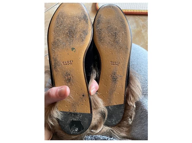 Marmont Gucci Sandalen aus schwarzem Samt - Ansicht 3
