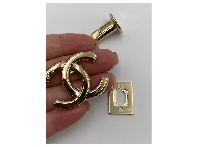 CHANEL CC Drehverschluss in hellem Hellgold Golden - Ansicht 6