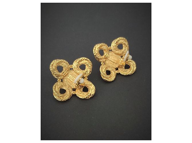 Orecchini Yves Saint Laurent Metallo Dorato Cabochon Bianco Perlato D'oro - vista 3