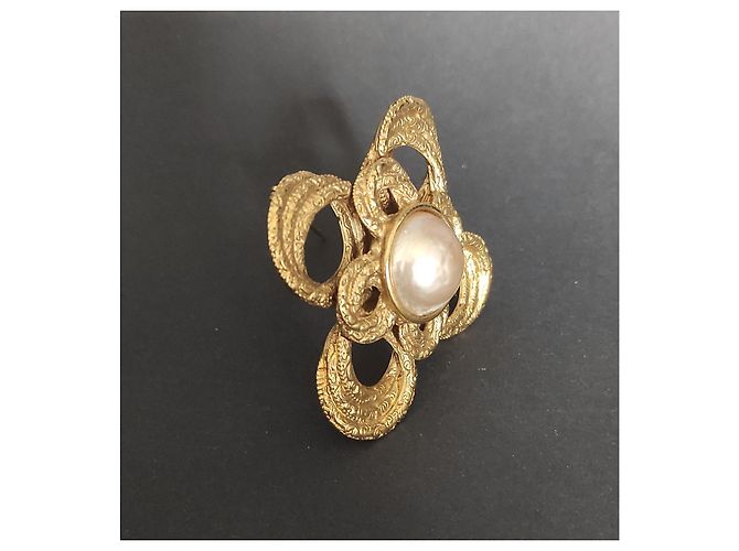 Spilla Yves Saint Laurent Cabochon Bianco Metallo Dorato D'oro - vista 2