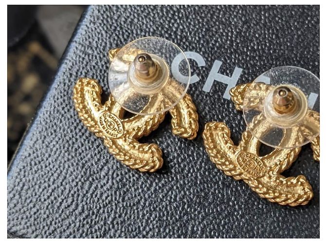 Chanel CC 12Orecchini con logo P giallo opaco tono dorato D'oro - vista 3