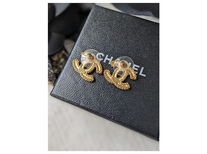 Chanel CC 12Orecchini con logo P giallo opaco tono dorato D'oro - vista 7
