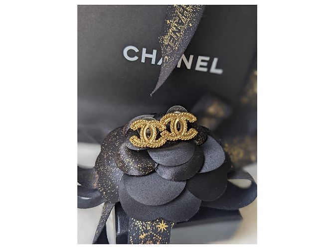 Chanel CC 12Orecchini con logo P giallo opaco tono dorato D'oro - vista 8