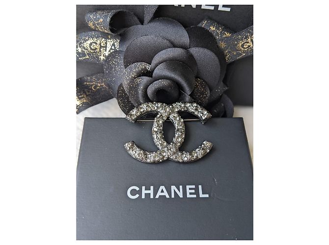 Chanel CC A14P Logo Kristall Ruthenium Rotguss Brosche Schwarz - Ansicht 11