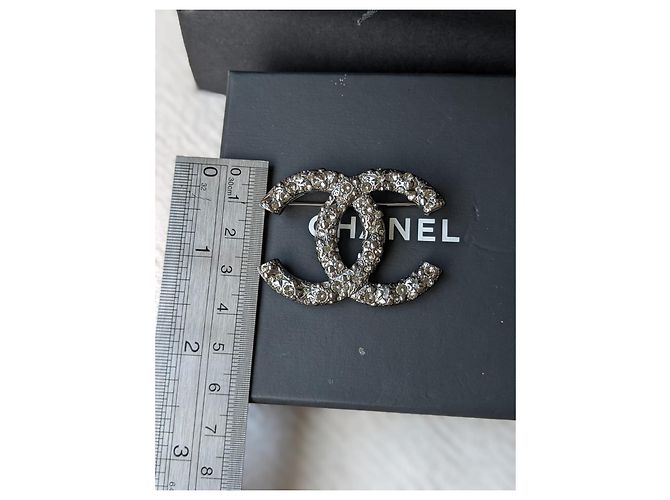 Chanel CC A14P Logo Kristall Ruthenium Rotguss Brosche Schwarz - Ansicht 4