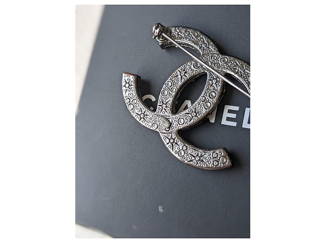 Chanel CC A14P Logo Kristall Ruthenium Rotguss Brosche Schwarz - Ansicht 6