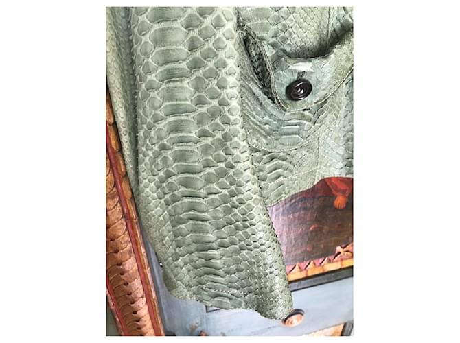 Jaqueta curta Prada em python verde claro - vista 6