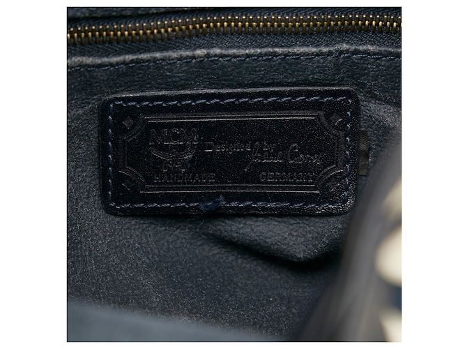 Borsa a secchiello MCM in pelle con visiera bianca - vista 6