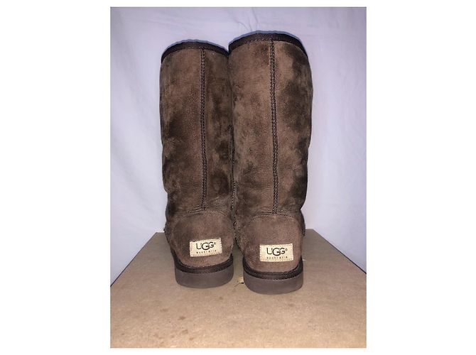 Botas Ugg Classic Tall Marrón Oscuro Piel de Cordero - vista 2