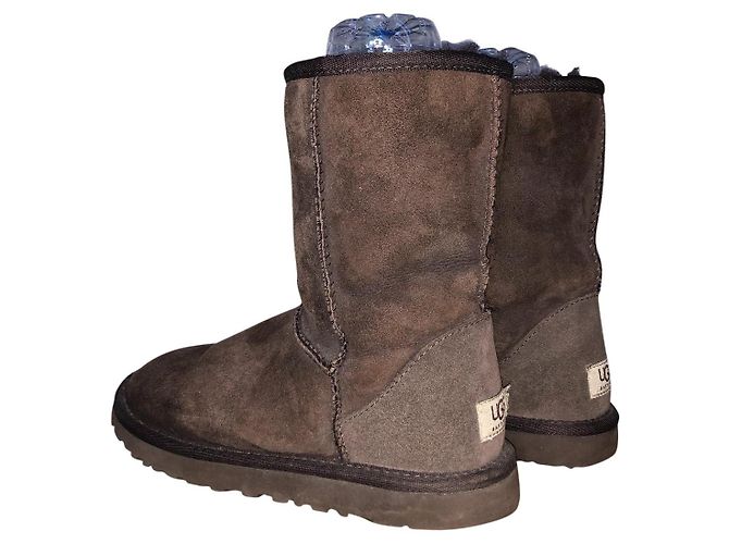 Botas Ugg de piel de cordero marrón oscuro - vista 2