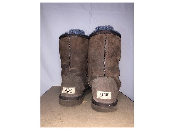 Botas Ugg de piel de cordero marrón oscuro - vista 3