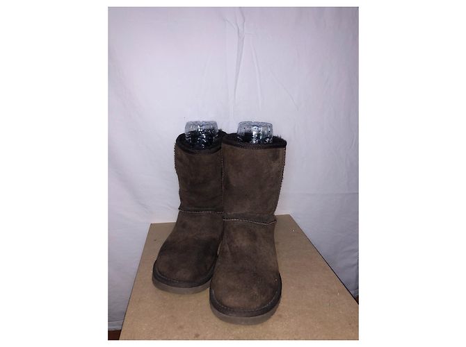 Botas Ugg de piel de cordero marrón oscuro - vista 4