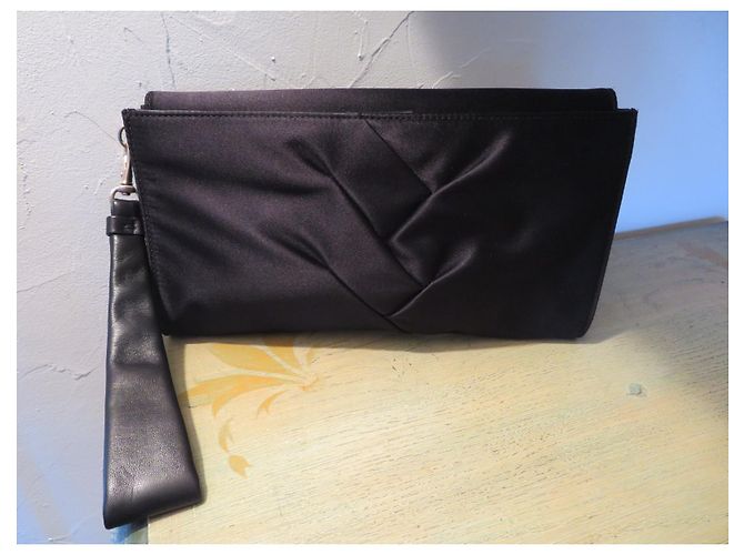 Pochette da sera Hugo Boss in raso nero - vista 2