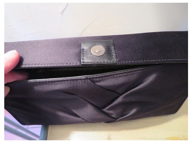 Pochette da sera Hugo Boss in raso nero - vista 5
