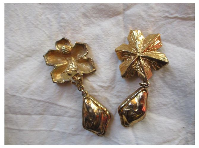 Yves Saint Laurent clip dorate, barocco. D'oro - vista 2