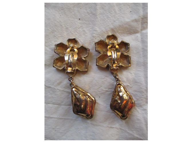 Yves Saint Laurent clip dorate, barocco. D'oro - vista 3