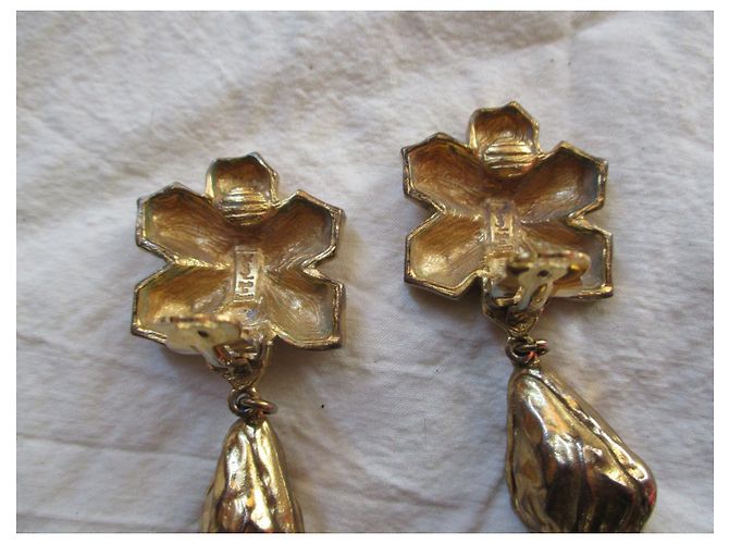 Yves Saint Laurent clip dorate, barocco. D'oro - vista 4