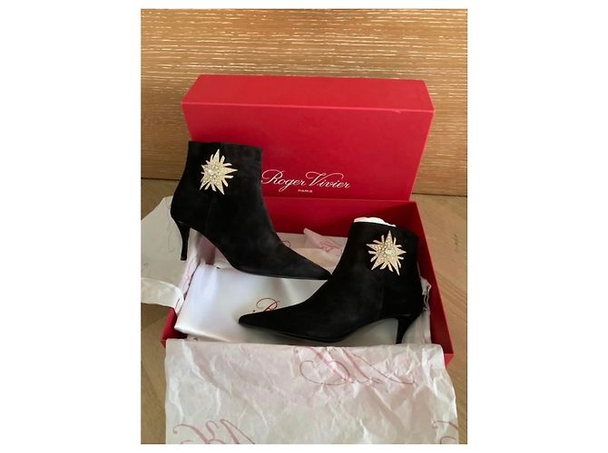 ROGER VIVIER Botines de nubuck adornados Negro - vista 8