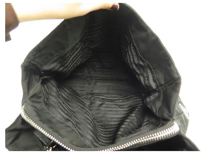 BOLSA DE MÃO PRADA EM LONA DE NYLON ACOLCHOADO PRETO - vista 9