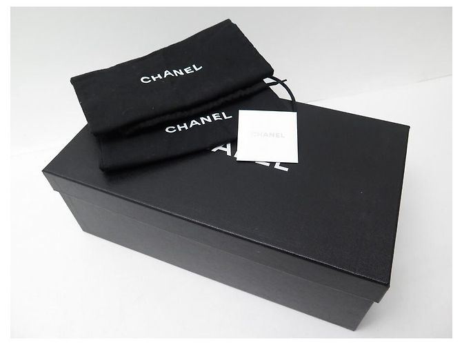 NOVE SCARPE CHANEL BROGUES TACCO CAMELIA G31468 39 Vernice nera Nero - vista 11