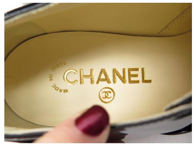NOVE SCARPE CHANEL BROGUES TACCO CAMELIA G31468 39 Vernice nera Nero - vista 6