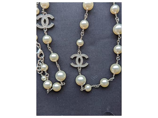 Chanel CC A20Collana lunga V Logo Classic perla e cristallo Argento - vista 15