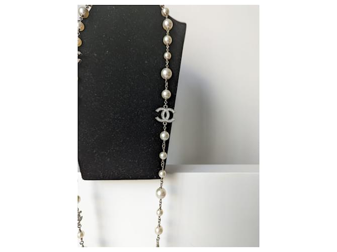 Chanel CC A20Collana lunga V Logo Classic perla e cristallo Argento - vista 17