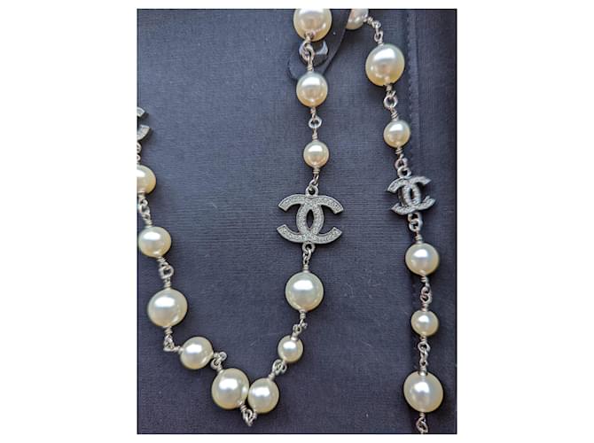 Chanel CC A20Collana lunga V Logo Classic perla e cristallo Argento - vista 20