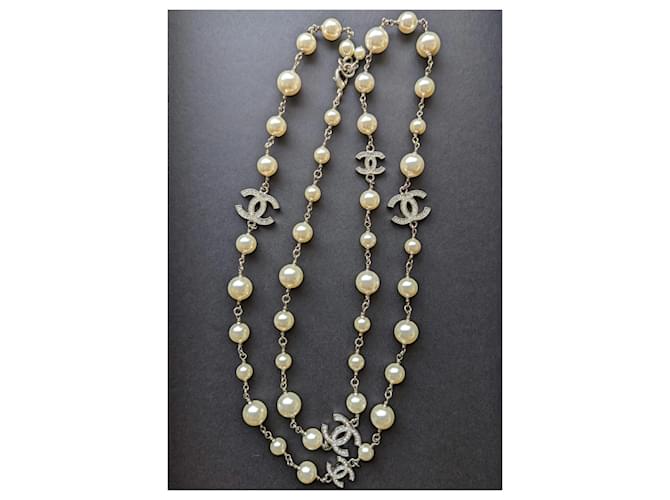 Chanel CC A20Collana lunga V Logo Classic perla e cristallo Argento - vista 4