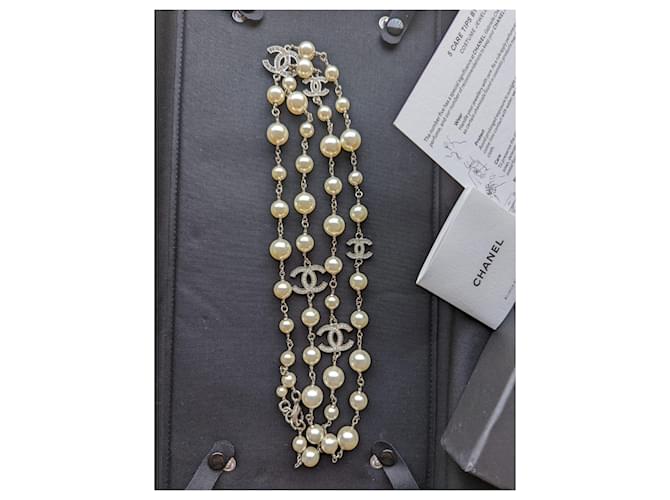 Chanel CC A20Collana lunga V Logo Classic perla e cristallo Argento - vista 5