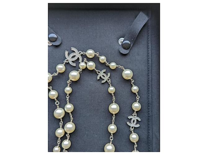 Chanel CC A20Collana lunga V Logo Classic perla e cristallo Argento - vista 7