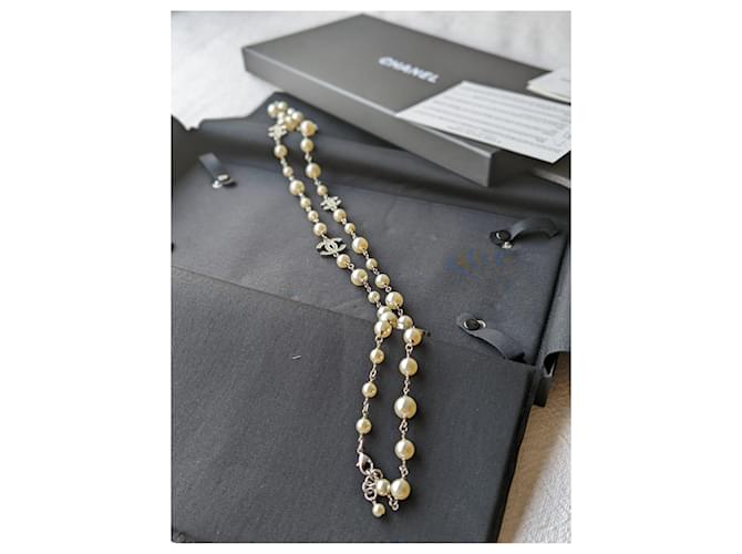 Chanel CC A20Collana lunga V Logo Classic perla e cristallo Argento - vista 8
