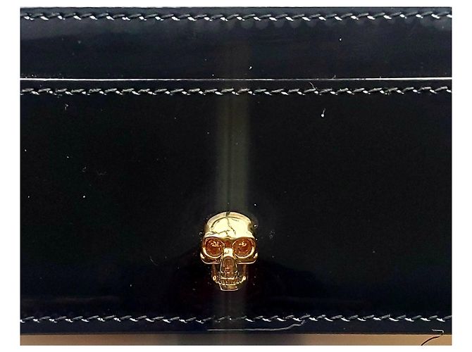 Alexander McQueen Tarjetero de piel charolada negra con calavera dorada Negro Gold hardware - vista 3
